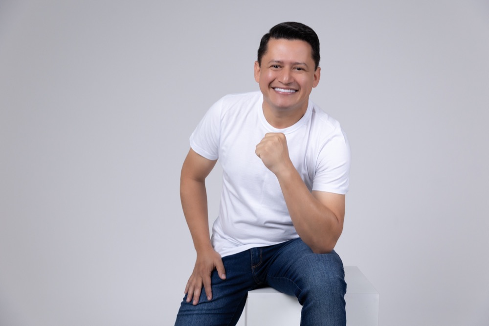 JB Maninho em sessão de fotos